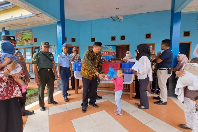 SPPG Lanud Abdulrachman Saleh Salurkan MBG untuk Bumil Busui dan Balita di Lima Posyandu