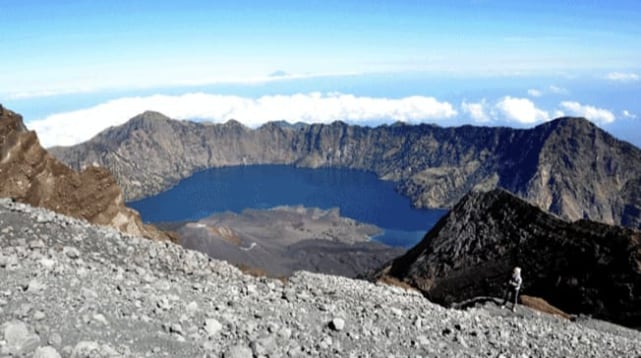 Pendaki Asing Kembali Jatuh di Gunung Rinjani dan Berhasil Diselamatkan