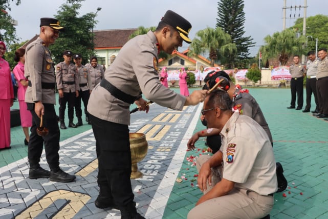 38 Personel Polres Batu Naik Pangkat Jelang Peringatan Hari Bhayangkara ke-79