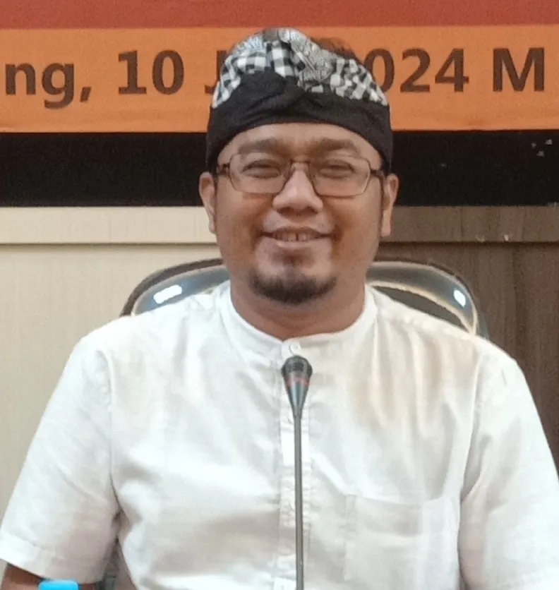 "Nabi" Jokowi: Kegilaan Baru Politik Indonesia Di Era Liberalisme Demokrasi