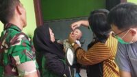Babinsa Blimbing Dampingi Imunisasi Balita Arjosari