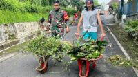 Babinsa Koramil Sukun Dampingi Warga Karangbesuki Kerja Bakti