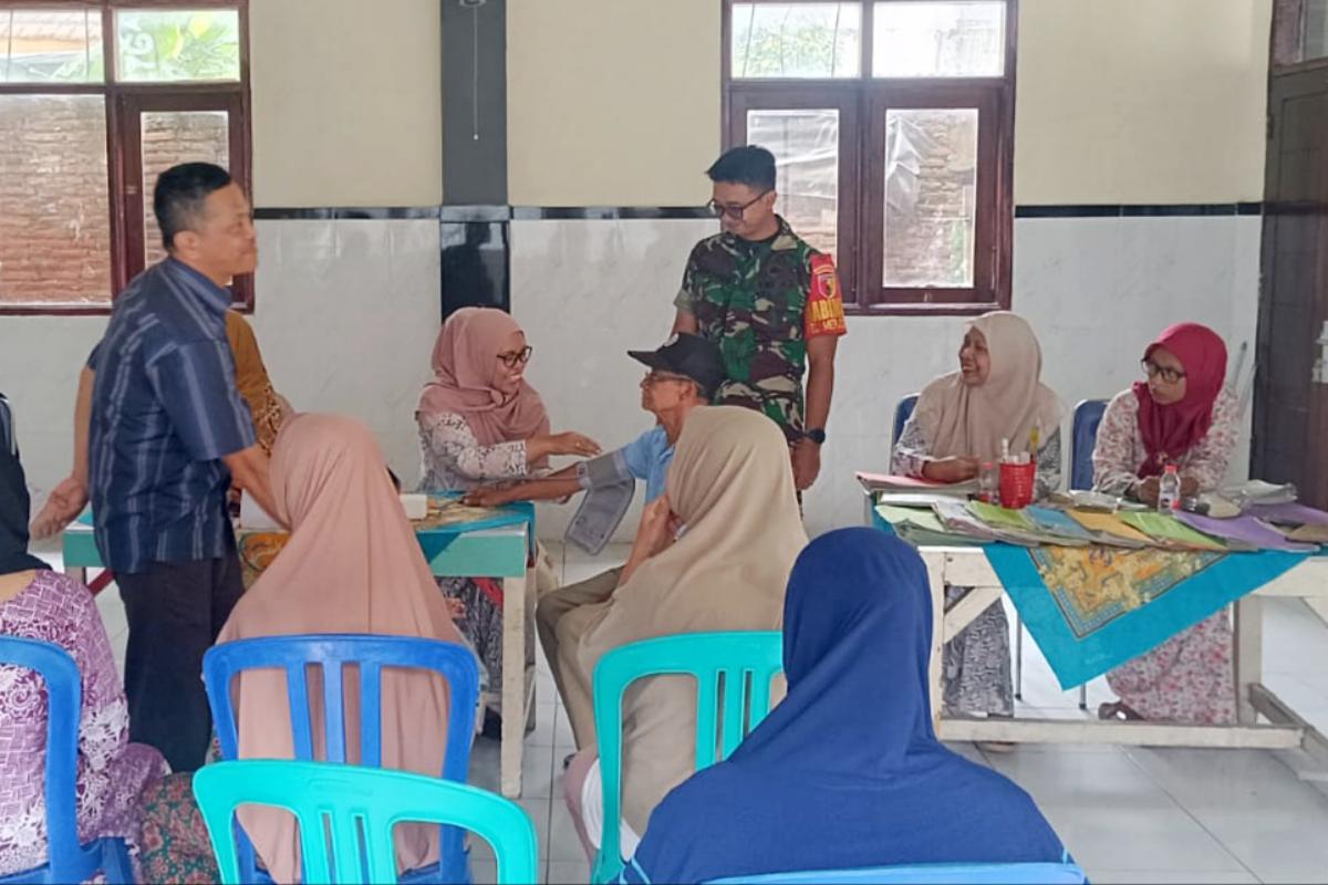 Babinsa Lowokwaru Dampingi Posyandu Lansia Merjosari