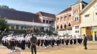 Babinsa Samaan Latih Disiplin dan Wasbang Siswa SMAS Katolik Cor Jesu