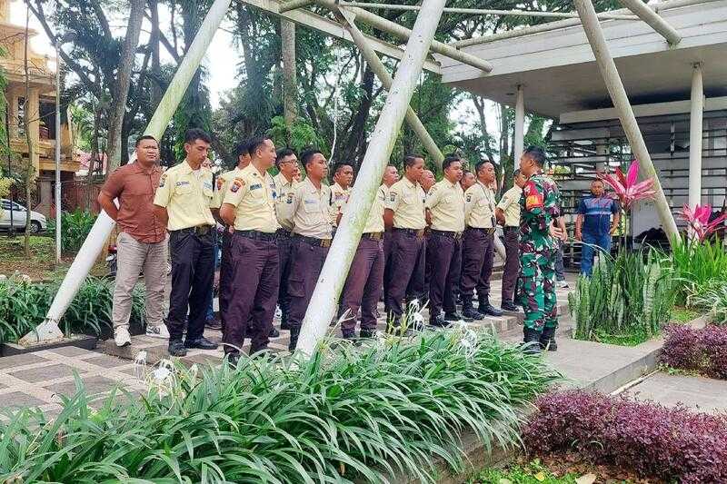Babinsa Tunggulwulung Bina Satpam Perumahan Permata Jingga