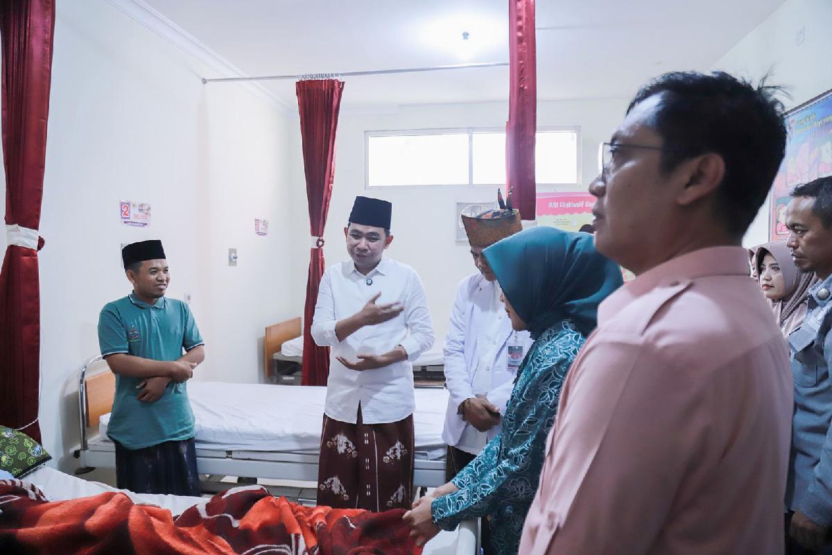 Bupati Jember Beri Bantuan dan Motivasi ke Pasien saat Berkunjung ke Puskesmas Silo