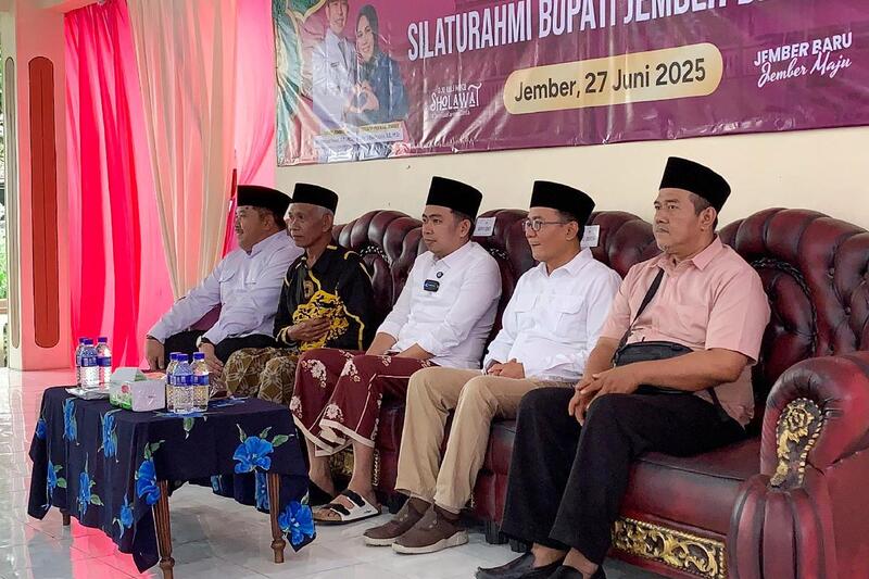 Bupati Jember Berikan Beasiswa Pendidikan ke Putra-putri Guru Ngaji