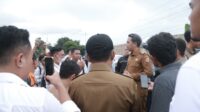 Bupati Jember Lakukan Pengaspalan Sementara di Perlintasan KA Pecoro