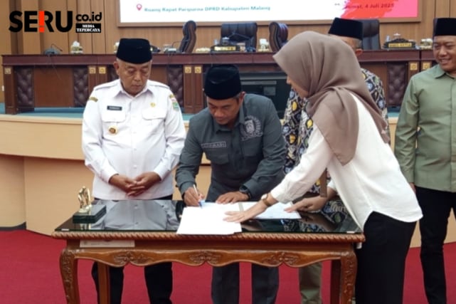 Penandatangan P-APBD. (wul)