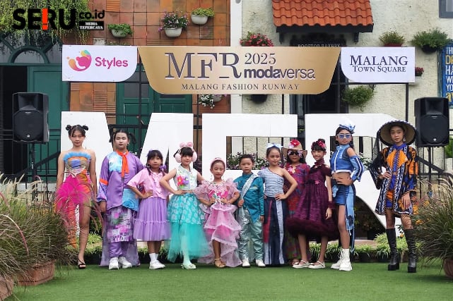 Panitia beserta para desainer dan model kids Malang Fashion Runway 2025 di Matos. (rhd)