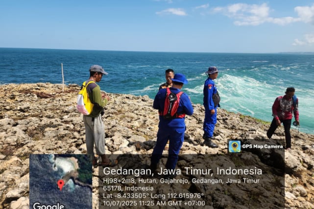 Lokasi tiga pemuda terseret ombak di Pantai Lepek, Kecamatan Gedangan. (ist)