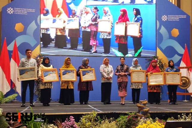 Para juara penerima penghargaan program Bangga Kencana. (rhd)
