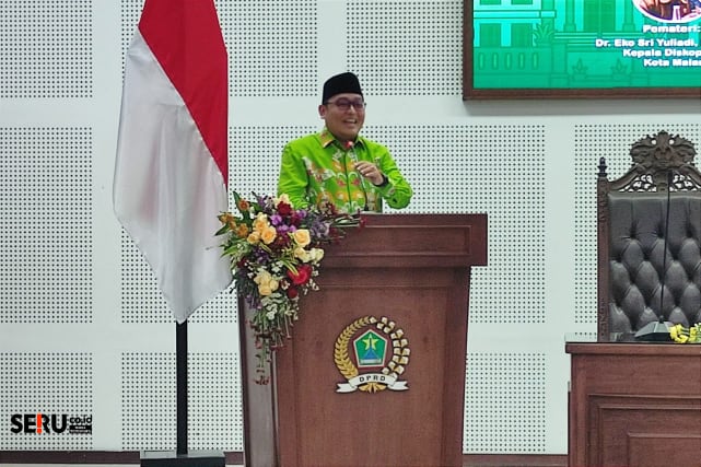 Ketua Panitia Hari Koperasi ke-78 Kota Malang, Suryadi SPd MM menyampaikan pidato sambutan. (rhd)