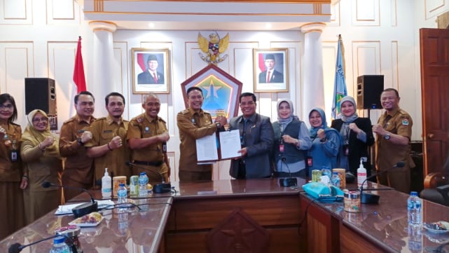 Penandatanganan PKS oleh Pemkot Malang dan Bank Jatim terkait revitalisasi Alun-alun Merdeka. (ist)