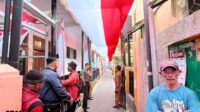 Semarak HUT ke-80 RI, Warga Bareng Bentangkan Bendera Merah Putih Sepanjang 80 Meter