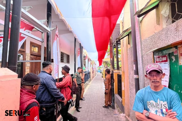 Semarak HUT ke-80 RI, Warga Bareng Bentangkan Bendera Merah Putih Sepanjang 80 Meter