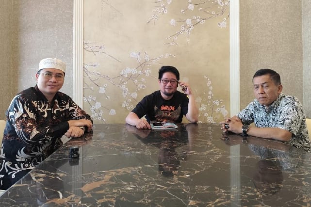 Pendakwah Mualaf Center Nasional (MCN) Aya Sofya Malang, Ustadz Ipung Atria (kopyah putih) memastikan tidak akan ada ceramah provokatif. (ist)