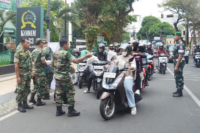 Kodim 0833 Gelar Jumat Berkah Wujud Kepedulian Terhadap Masyarakat