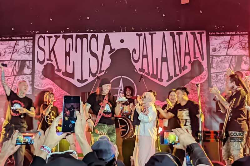 Konser Sambang Sambung Sketsa Jalanan Sukses Padukan Genre Balada dan Punk Rock
