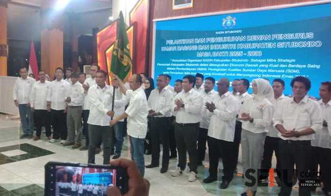 Ketua Umum Kadin Jatim Lantik Puluhan Pengurus Kadin Situbondo Masa Bakti 2025-2030