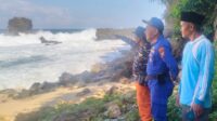 Pencarian Pemuda Gedangan yang Hilang di Pantai Watu Lepek Terkendala Ombak Besar