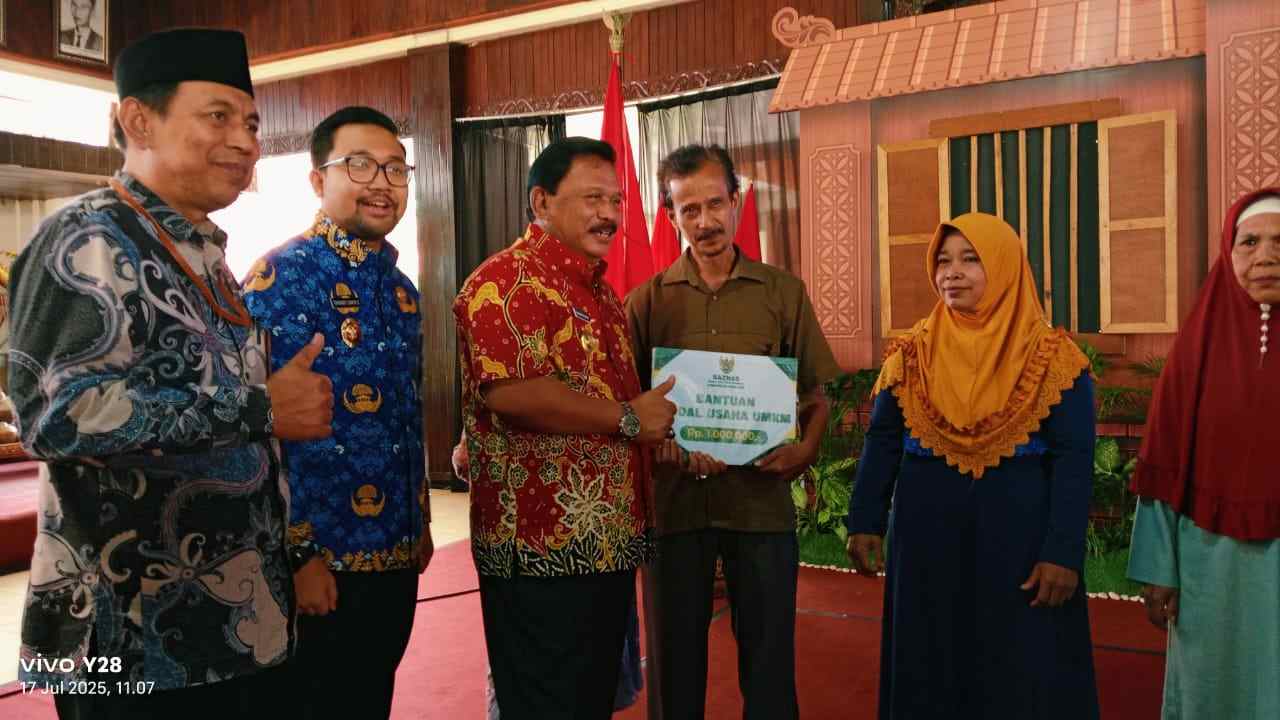UMKM PRM Manggundikaran Utara Dapat Bantuan Modal dari BAZNAS, Diserahkan Bupati Nganjuk