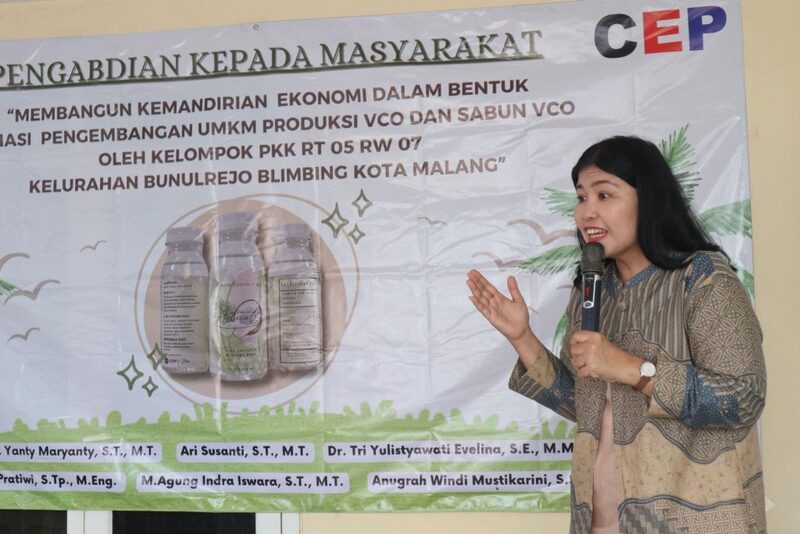 Polinema Memberdayakan Pengembangan UMKM Produksi VCO dan Sabun VCO Warga Bunulrejo