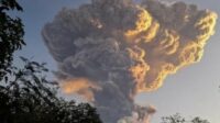 Gunung Lewotobi Laki-laki Meletus Dahsyat, BPBD Pastikan Tak Ada Korban Jiwa