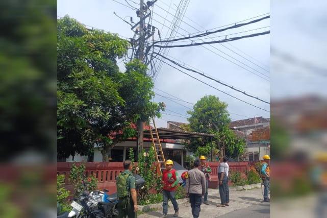 Saat Mengganti Kabel Seorang Teknisi di Singosari Tewas Tersengat Listrik