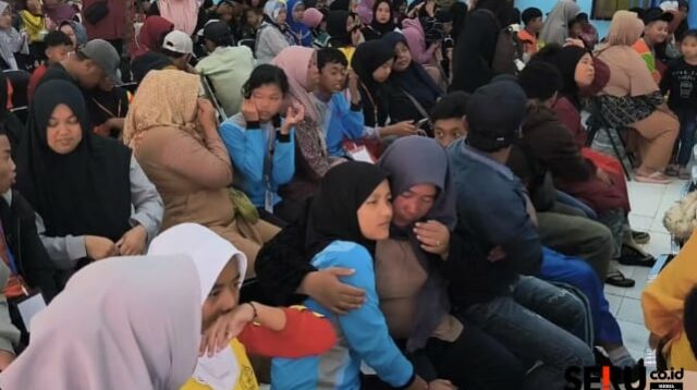 Tangis Haru Keluarga Melepas Anaknya untuk Jalani Sekolah Rakyat di Kota Batu