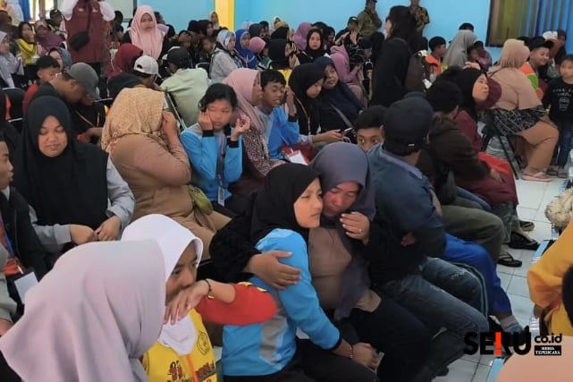 Tangis Haru Keluarga Melepas Anaknya untuk Jalani Sekolah Rakyat di Kota Batu