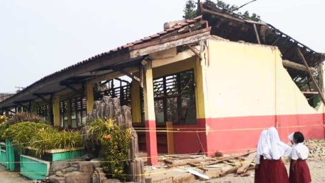 DPR dan Pegiat Pendidikan Desak Pangkas Dana Sekolah Kedinasan untuk Keadilan