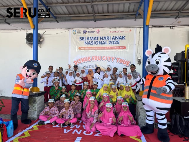 Mbak Ulfi ajak puluhan anak sekolah yang terdiri dari TK danSD ke Perpustakaan, Peternakan dan Dinas Perhubungan Kabupaten Situbondo. (Seru.co.id/aza)