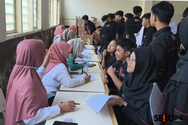 Cek Kesehatan Gratis (CKG) yang diikuti oleh siswa SMKN 3 Batu dari seluruh jurusan. (Seru.co.id/dik)