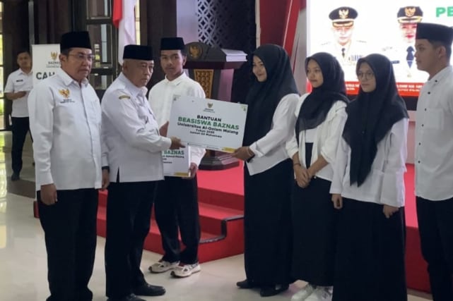 Sanusi Apresiasi Baznas Berikan Beasiswa untuk Membantu Tingkatkan SDM Generasi Muda Kabupaten Malang