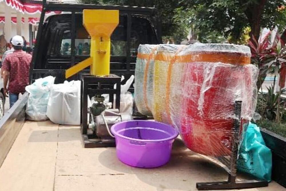 Polinema Latih Warga Olah Sampah Jadi Pupuk Pelet dan Eco-Enzim, Transformasi Hijau di Kecamatan Poncokusumo