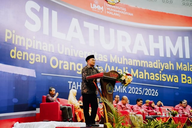 Prof. Dr. Muhadjir Effendi memberikan petuah dan motivasi kepada mahasiswa baru dan wali. (ist)