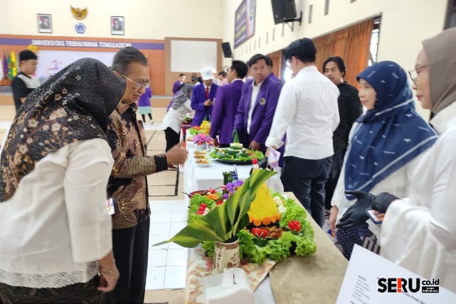 Penilaian Lomba Kreasi Tumpeng. (rhd)