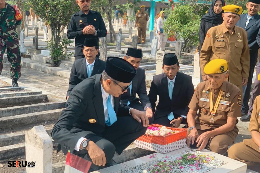 Wali Kota Malang ziarah ke TMP Untung Suropati menyambut Hari Veteran Nasional. (bas)