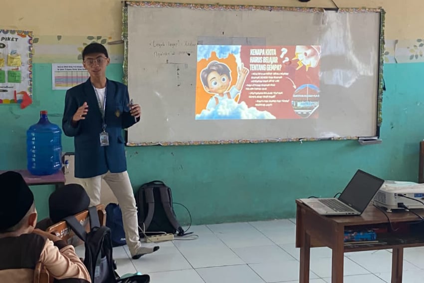 Mahasiswa UB Ciptakan Komik SIBENI Ajari Siswa SD Tanggap Bencana Sejak Dini