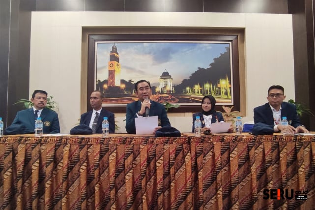 Rektor UB menjelaskan PK2MABA Raja Brawijaya 2025 kepada awak media. (rhd)