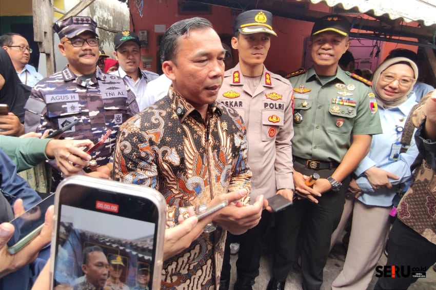 Mendukbangga/Kepala BKKBN, Dr H Wihaji menjawab, pertanyaan awak media. (rhd)