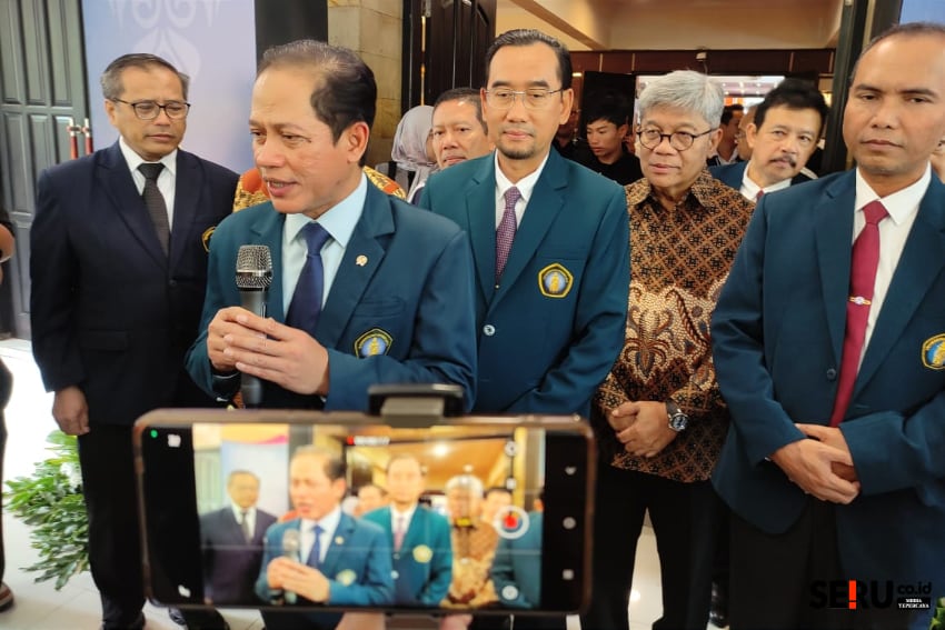 Menteri Lingkungan Hidup dan Rektor UB menjawab pertanyaan awak media. (rhd)