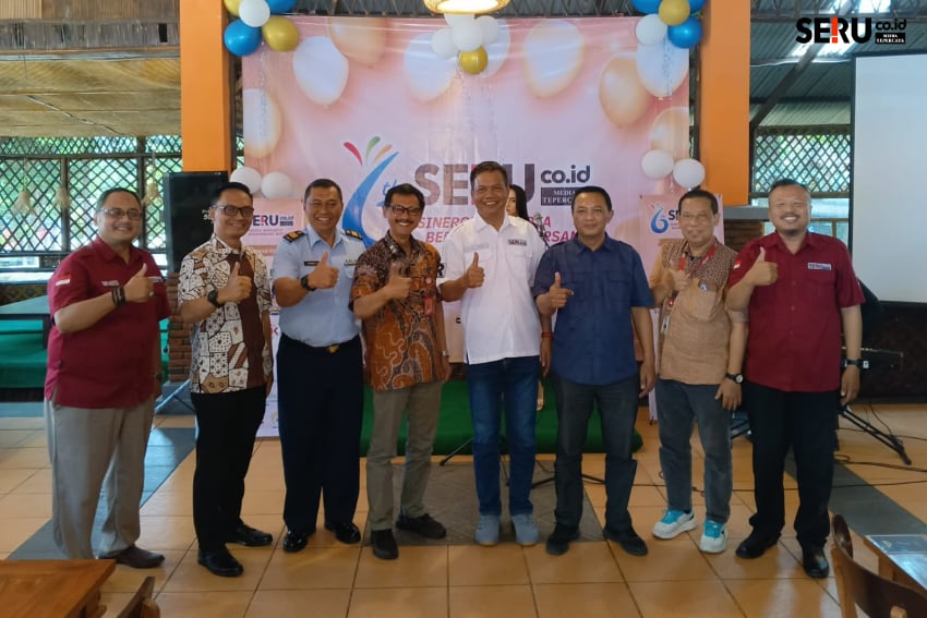 Beberapa tamu undangan foto bersama. (bas)