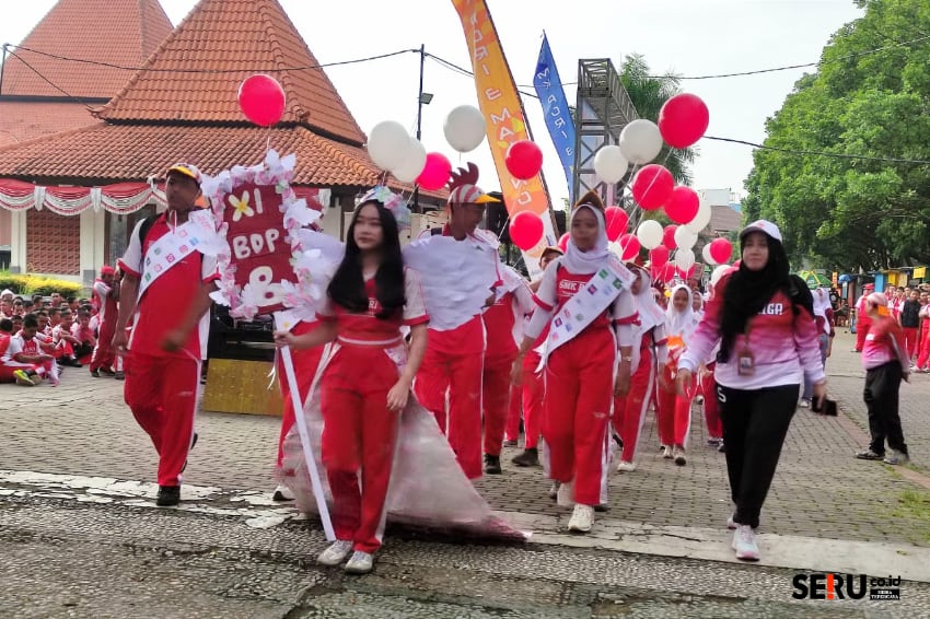 Ribuan Siswa SMK PGRI 3 Jalan Sehat Kreasi, Usung Semangat Kreatif Kuat dan Sehat