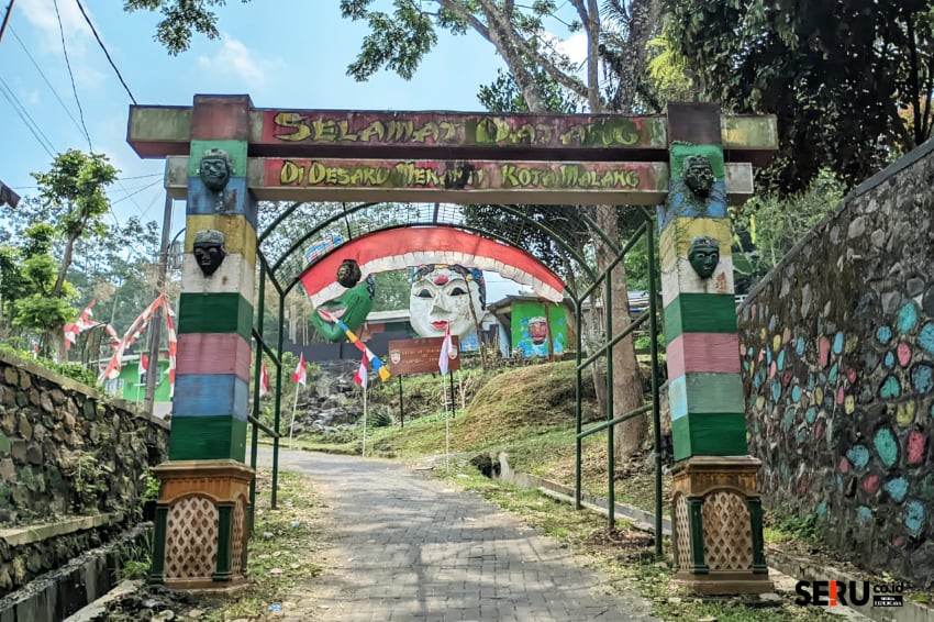 Kampung Topeng sepi pengunjung dan tidak terawat. (bas)