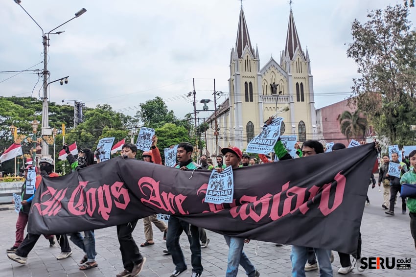 Aksi Solidaritas Warga Malang Tuntut Keadilan Driver Ojol Tewas Terlindas Barracuda Brimob