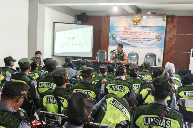 Babinsa Klojen Perkuat Peran Linmas Bareng dengan Peningkatan Kapasitas dan Kesiapsiagaan