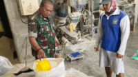 Babinsa Blimbing Monitoring Penggilingan Padi di UD Terang Jaya