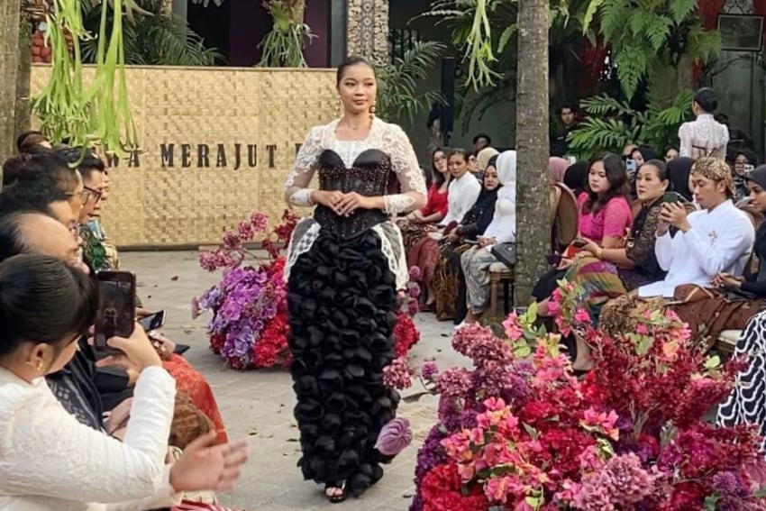 Hotel Tugu Malang & Rezawu Atelier Persembahkan 'Sejiwa Merajut Era'